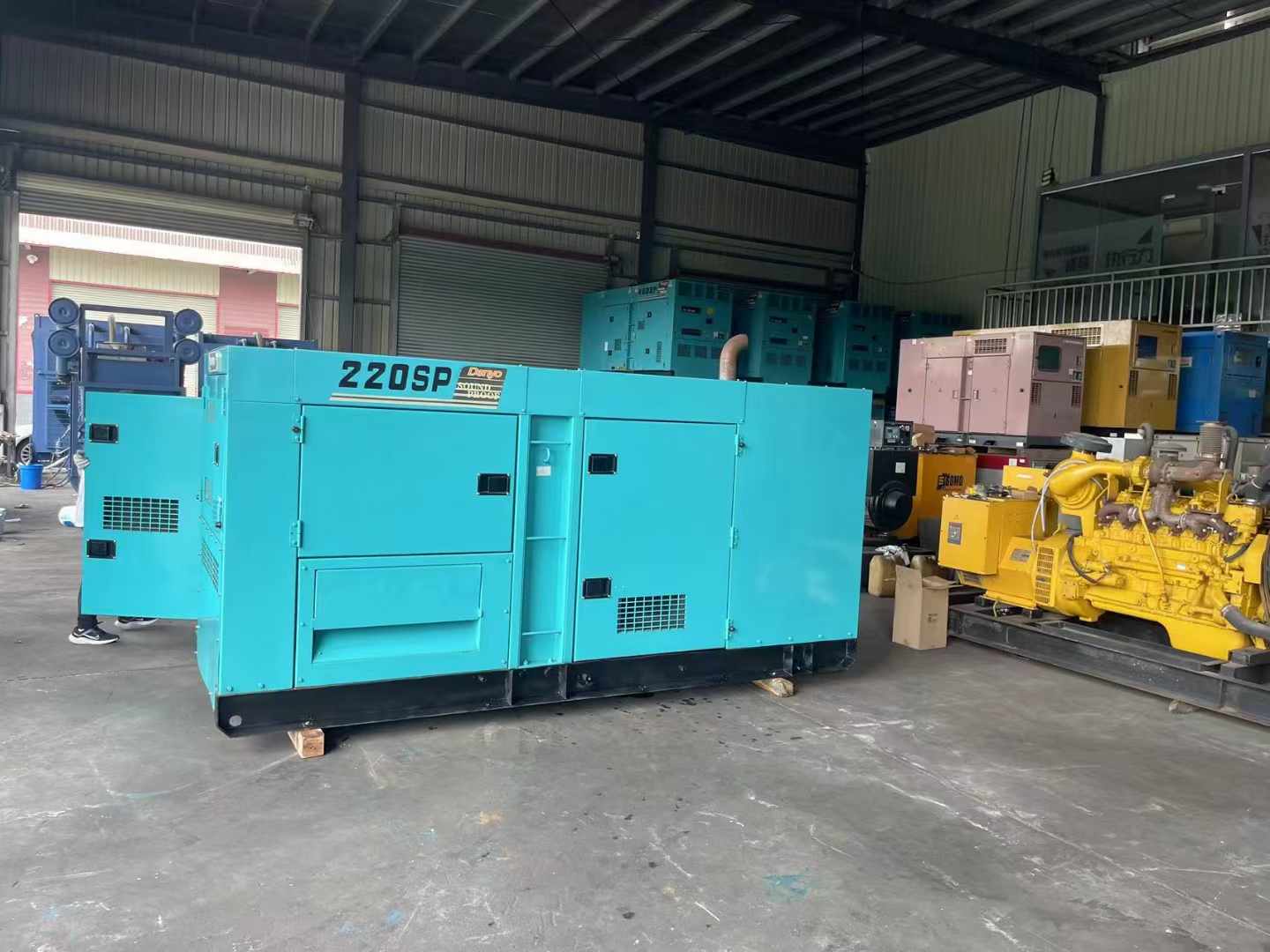 溆浦柴油发电机组长期不间断运行时，如何监控其温度和压力？