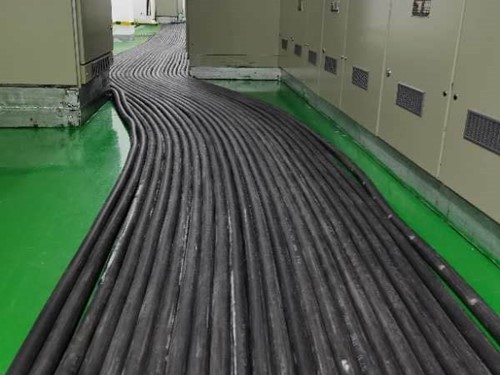 溆浦如何根据理论计算公式计算温度对特定电压测量结果的影响？