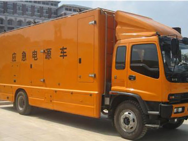 溆浦冬季柴油发电机启动前，如何检查燃油系统中的积水？